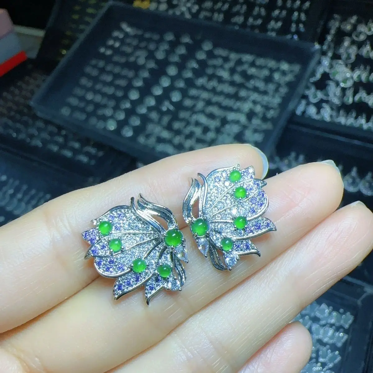 

Natural A jadeite ice yang green butterfly stud earrings, diversity, choose the best one
