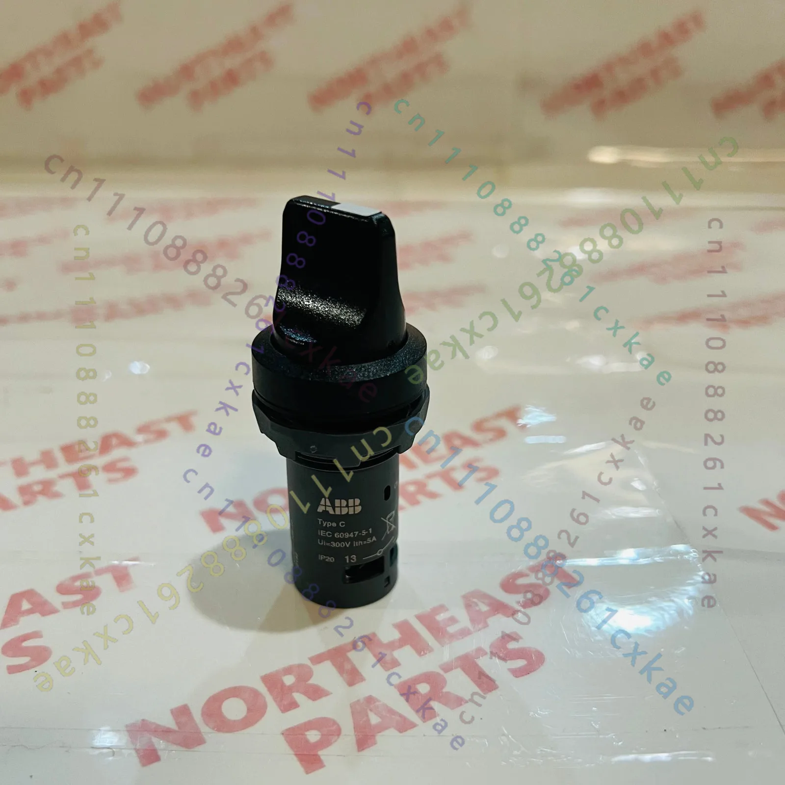Interruptor Selector Compacto ABB C2SS1-10B-11, 2 Posiciones Mantenidas, 1NO+1NC, Montaje en Panel de 22mm, Perilla de Control Industrial