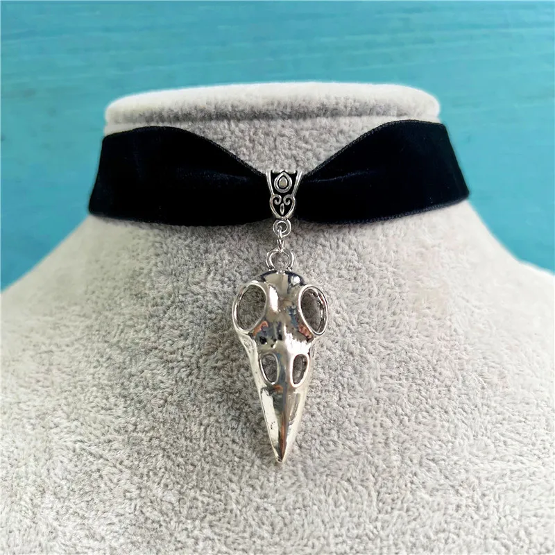 Gothic Vintage Necklace for Women Creative Crescent Bat Snake Evil Eye Snake Charm Jewelry Witch Short Women\'s Choker Handmade
