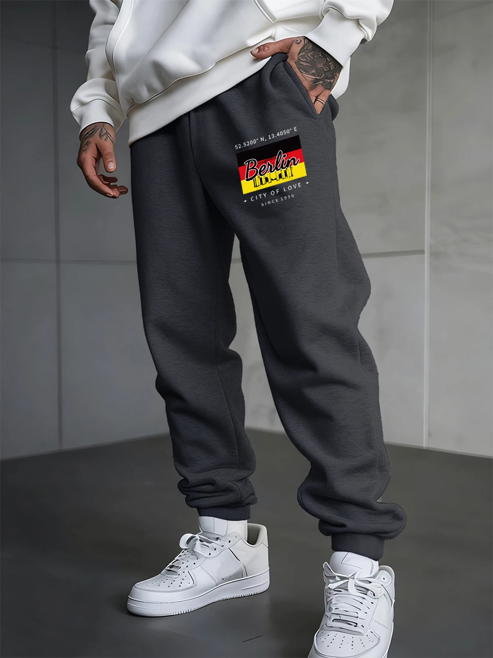 

Berlin City Of Love Printing Sweatpants Men Autumn Jogger Pants Loose Pocket Fleece Trousers Basics Elastic Waist Male Clothing