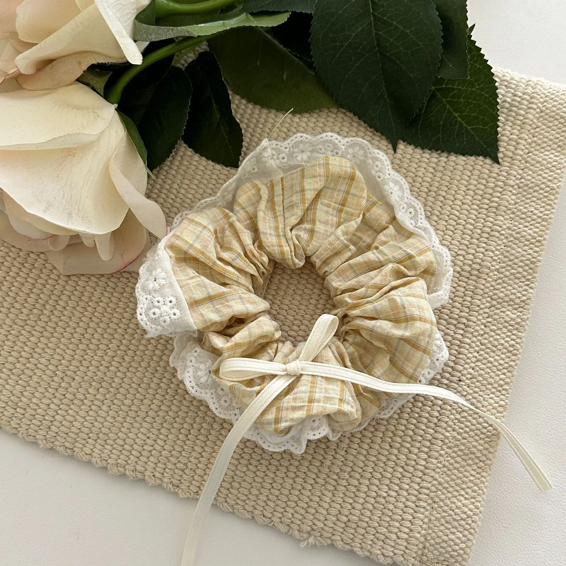 إكسسوار شعر كوري مكون من قطعة واحدة من رباط شعر بوهيمي من الدانتيل على شكل فيونكة مرنة للشعر الرقيق والأسلوب اللطيف