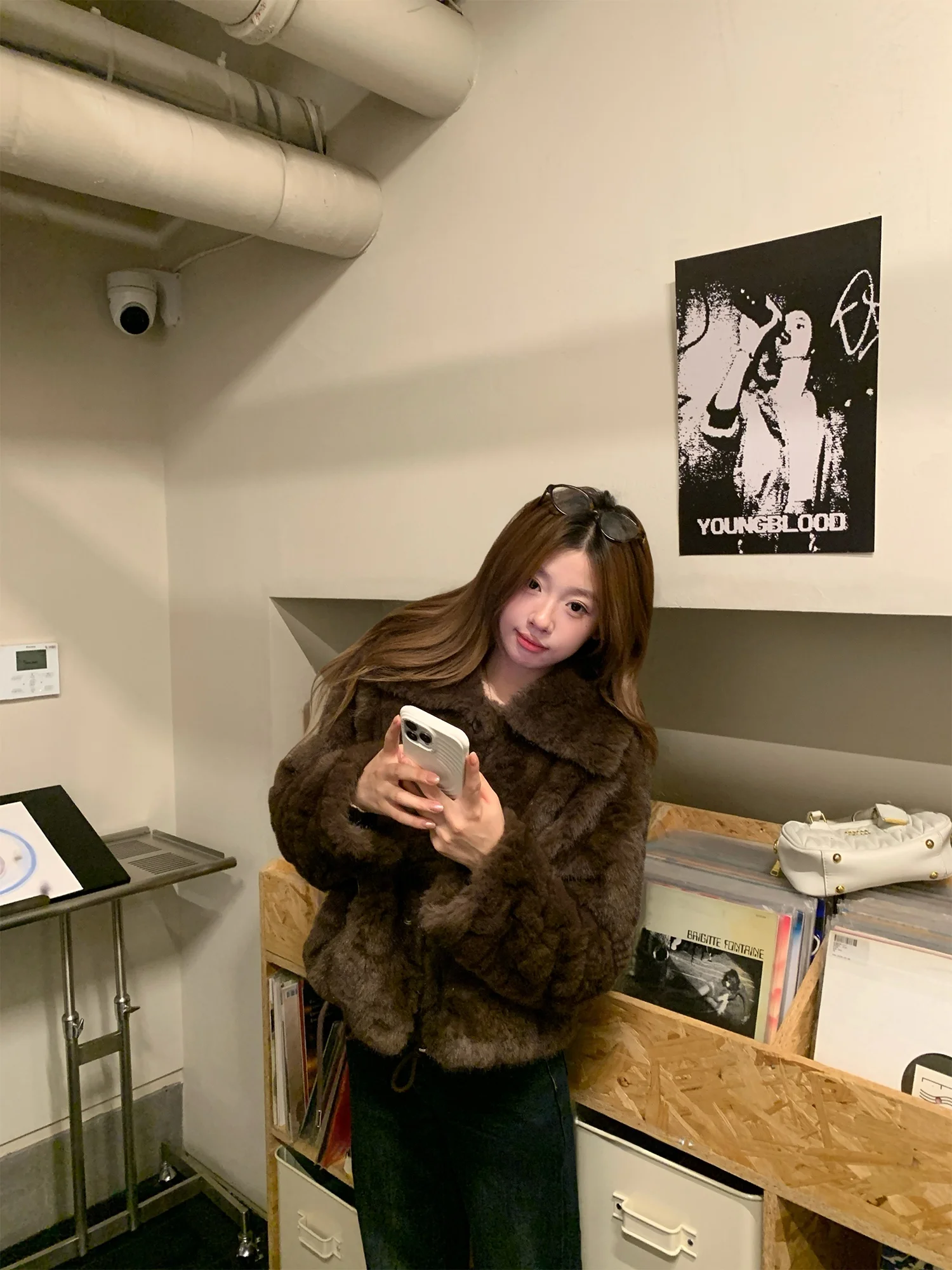 

Экологичная женская куртка из искусственного меха с воротником-стойкой, теплая, утепленная, свободного кроя, однотонная, зимняя