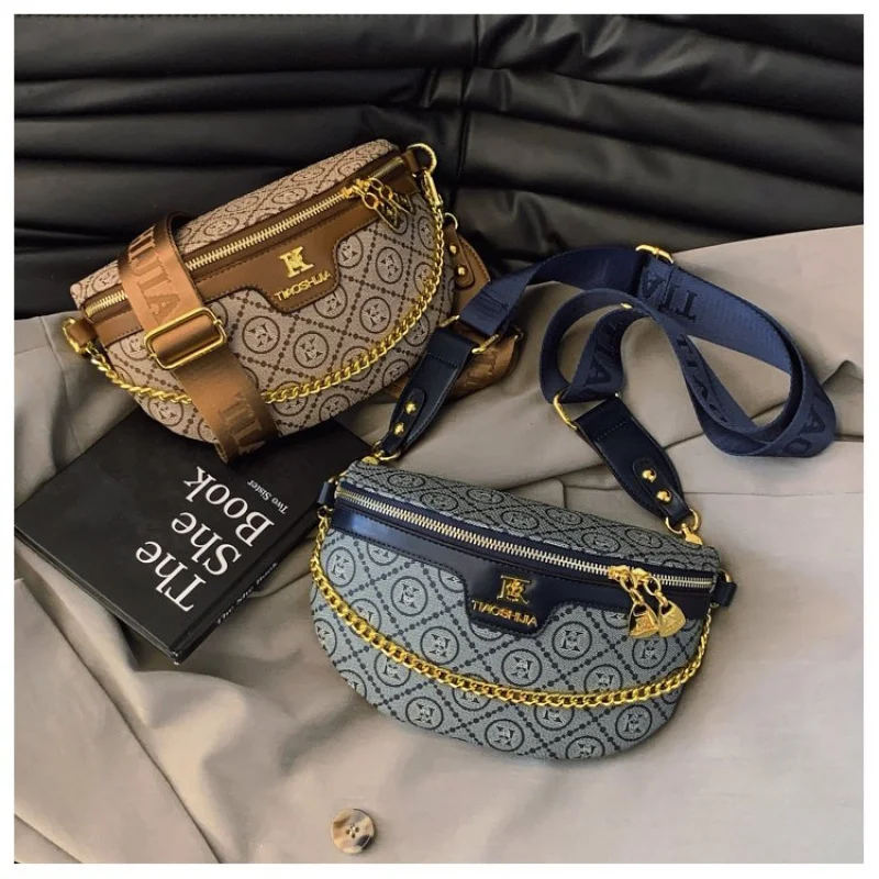 

Women Large Duffel Bag Canvas Travel Bag with Wheels Suitable for Long Trips and Luggage Storage