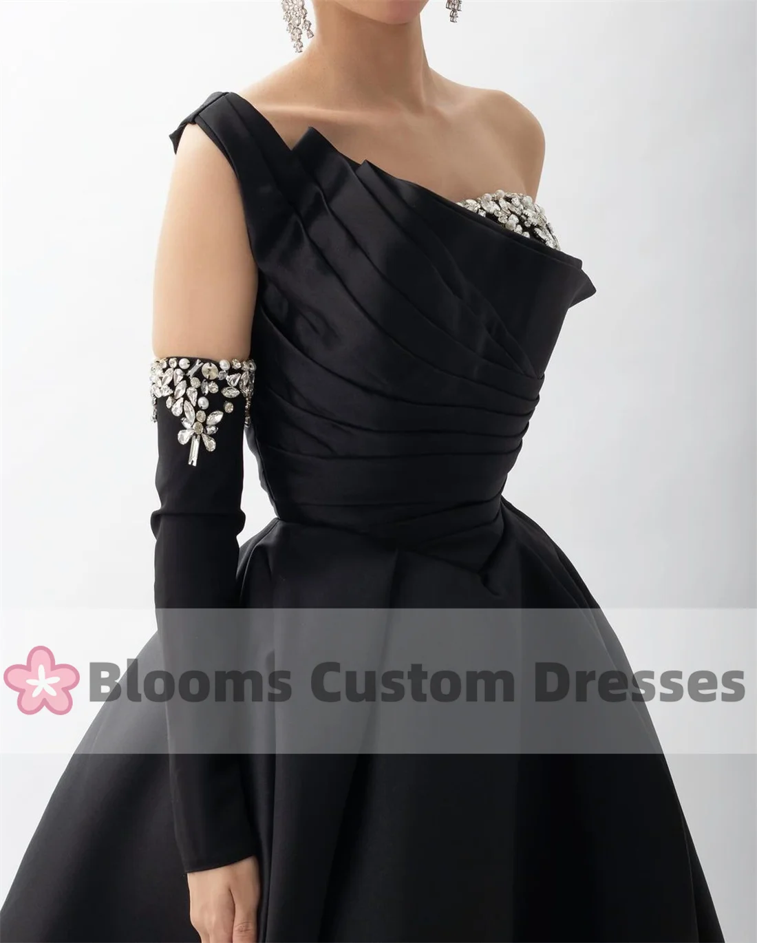 Blooms Customized One-Shoulder Pleated Black Satin Evening Dresses Crystal A-Line Prom Dress Long Sleeve Formal Occasion Gown