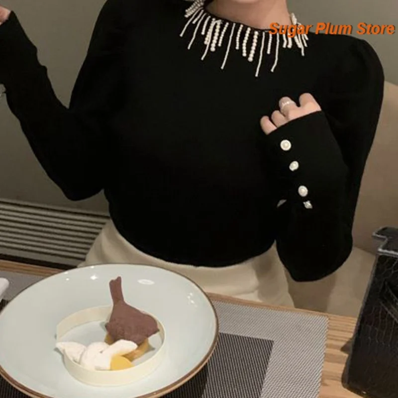 Design Sense Round Neck Hepburn Wind Pearl Decorated Bubble Sleeve Sweater T-shirt Women's Autumn and Winter New Slim Black Top