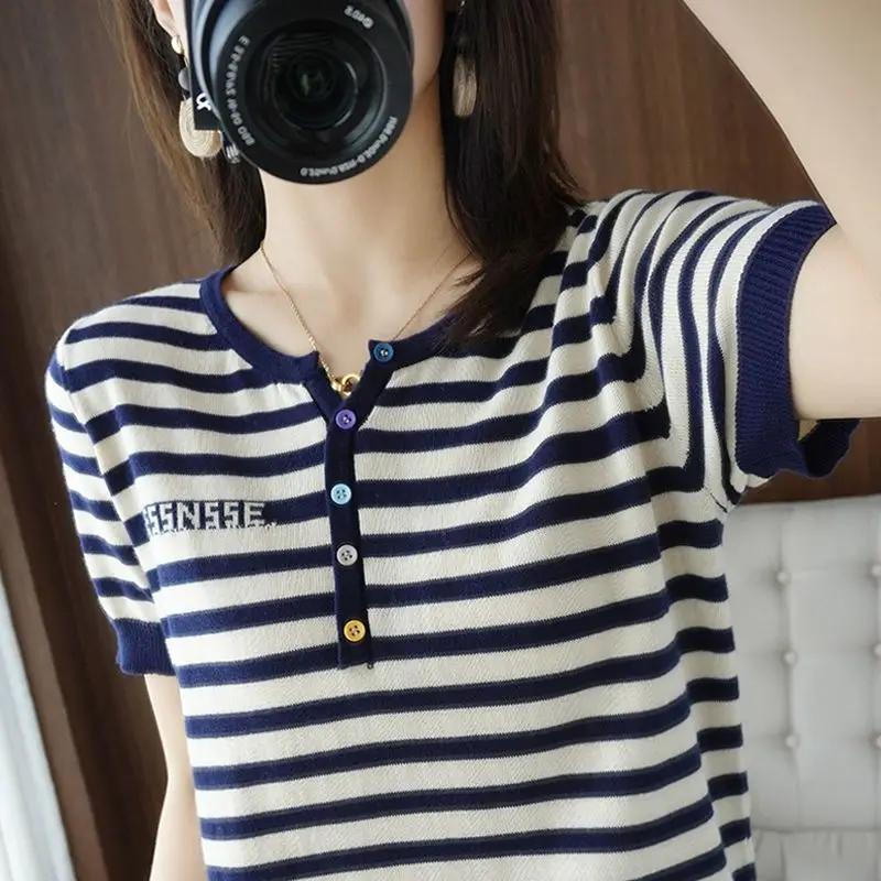 

Spring and Autumn Women's Round Neck Button Pullover Striped T-shirt Loose Fashion Casual Elegant Commuter Knit Pullover Tops