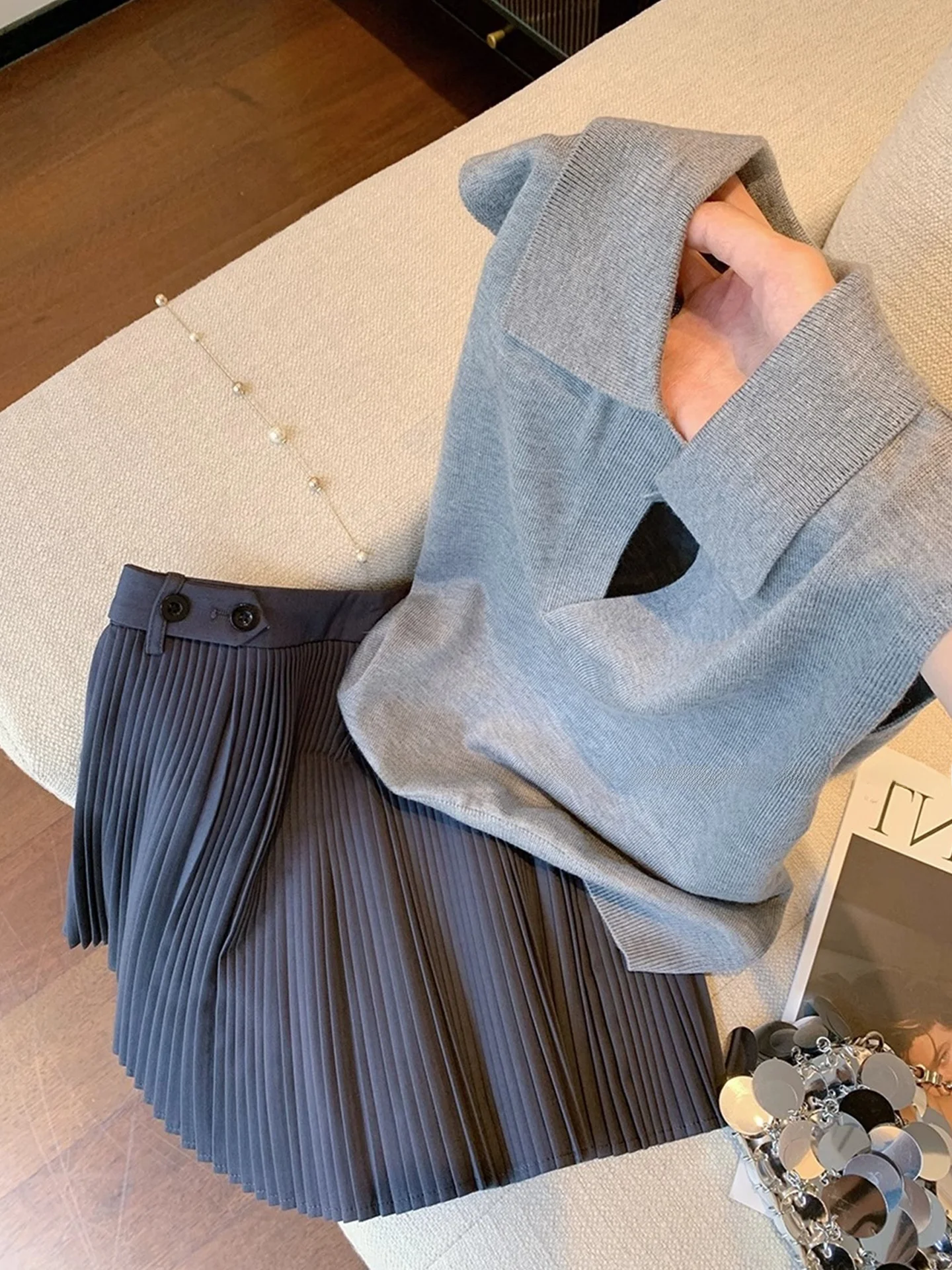 심플 럭셔리 민소매 후드 조끼 2025 여름 디자인 니트 탑 피부 친화적 다용도 패셔너블 한국 스타일 레귤러 핏