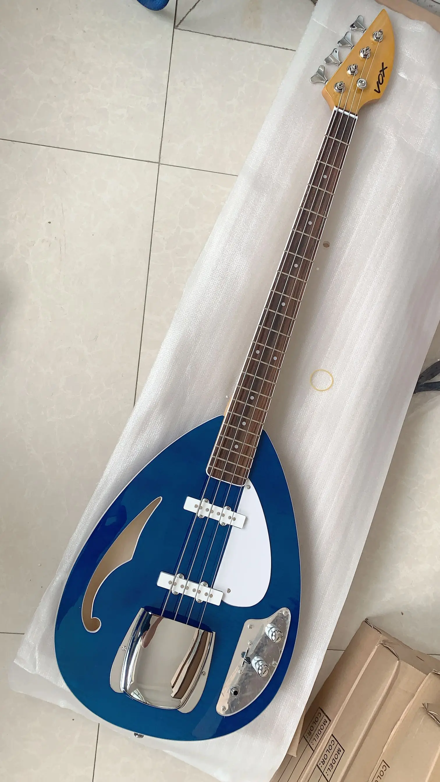 Custom 4 String Electric Bass Guitar Blue Semi Hollow Body Flame Maple Top,Sutiable for beginners and professionals