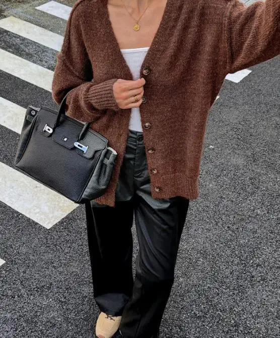 

Осенняя женская вязаная куртка с v-образным вырезом и длинными рукавами на пуговицах спереди, модный темперамент, простая повседневная куртка-свитер