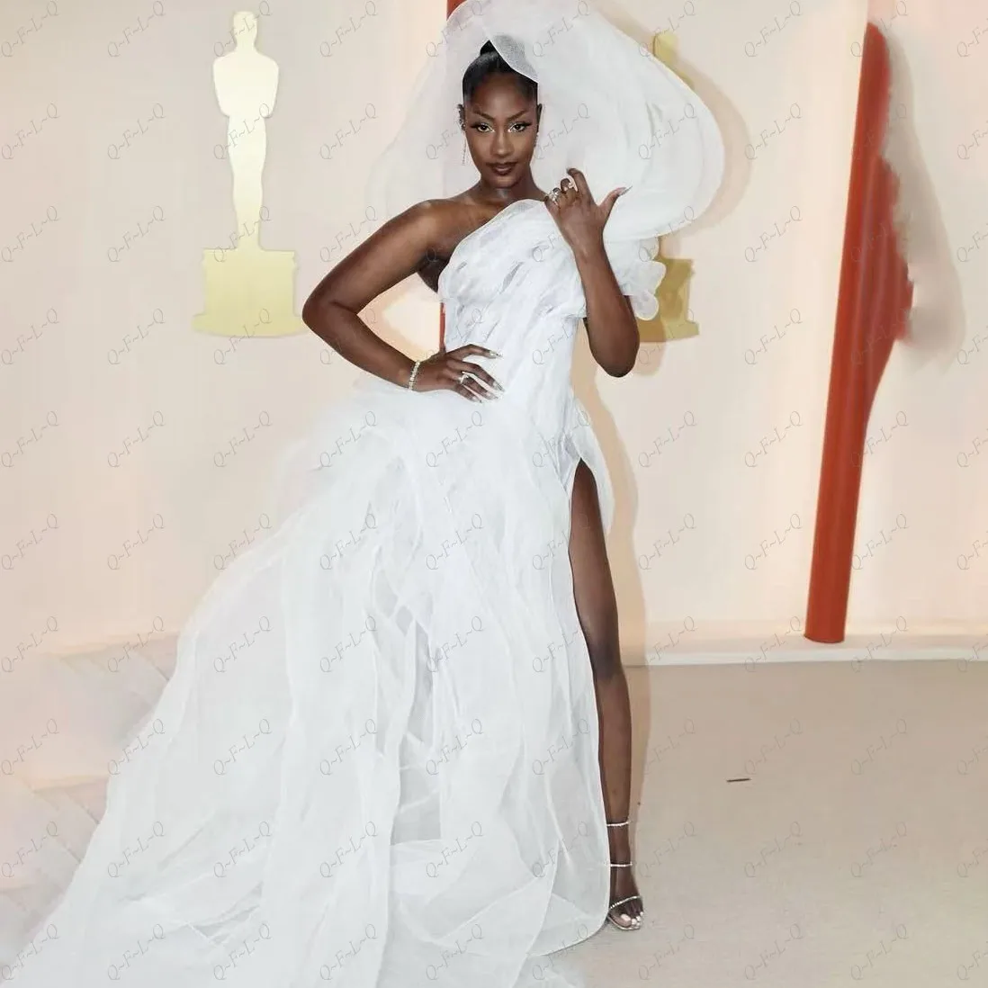 New Design White Prom Dress with Hood Seeve Tulle Layered Evening Gowns Long Pleated Structured Party Dresses Side Split Puffy