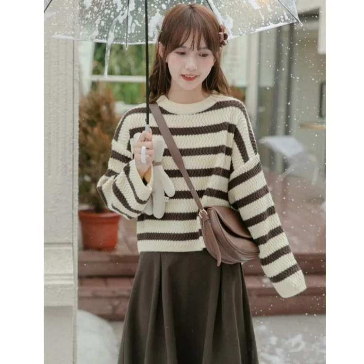 

Sweet Japanese Sle round Ne Striped Color Blo Soft Cozy Women's Knitwear Loose Casual Faion Top for Autumn Season