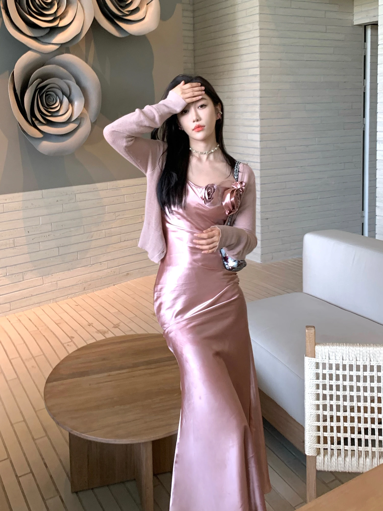

Amor Handmade Satin Strapl Gown with Aosphere Dry Rose 3D Flower High Waist Long Sve V-Ne X-ape Evening Dr