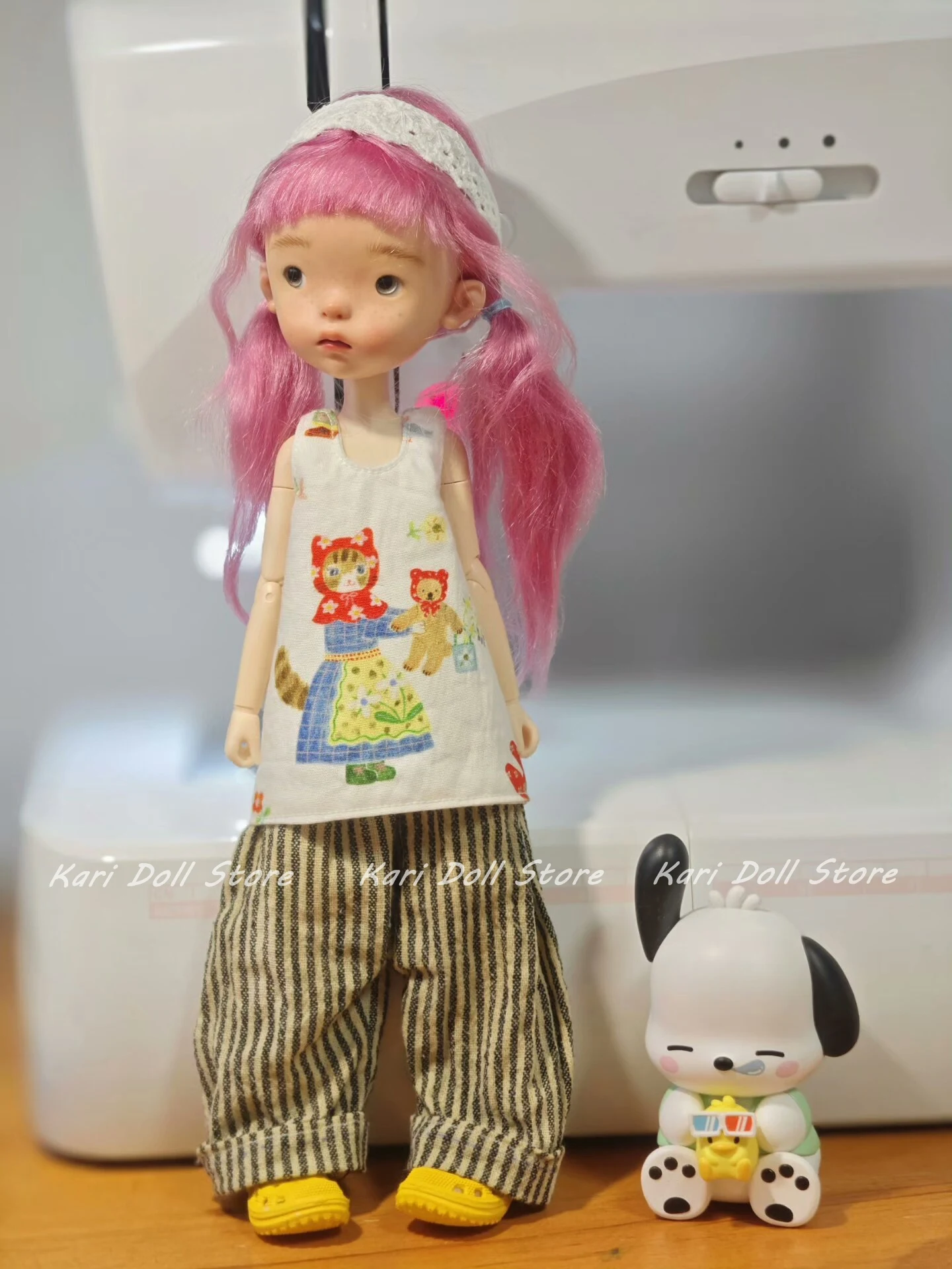 

Kari Doll Clothes and skirts Outdoor Mama Cat Sleeveless Top and Striped Pants Set for Landazz Landoudou Doll