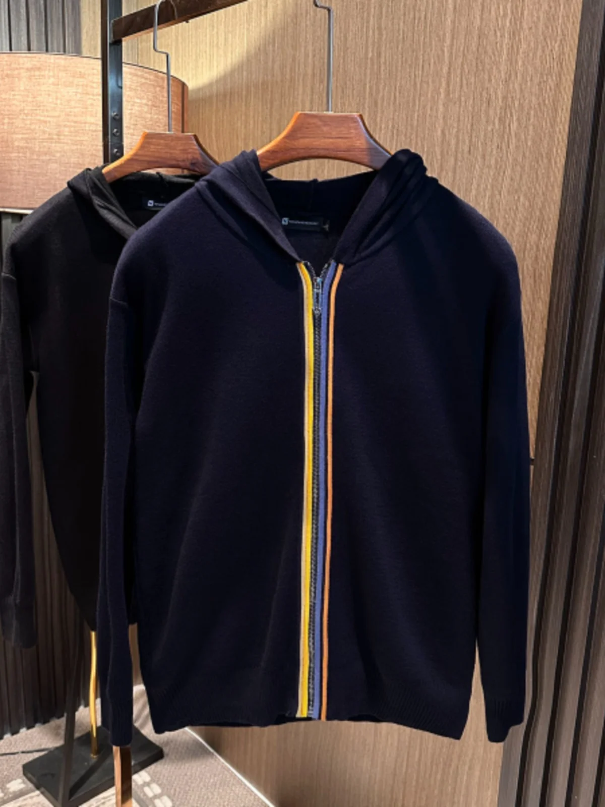 

Модный вязаный кардиган с капюшоном для мужчин с цветной полоской, Новое поступление осени, молодежная повседневная одежда, длинная смесь хлопка све