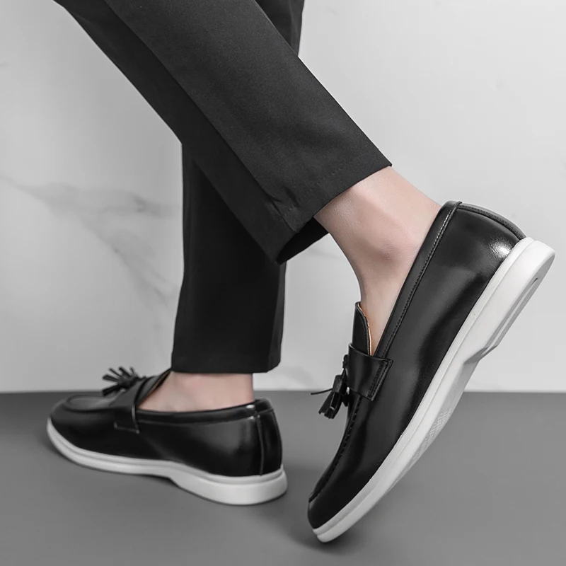 Men Casual Leather Shoes British Style One-piece Comfortable Lightweight Business Travel Shoes Outdoor Driving Shoes