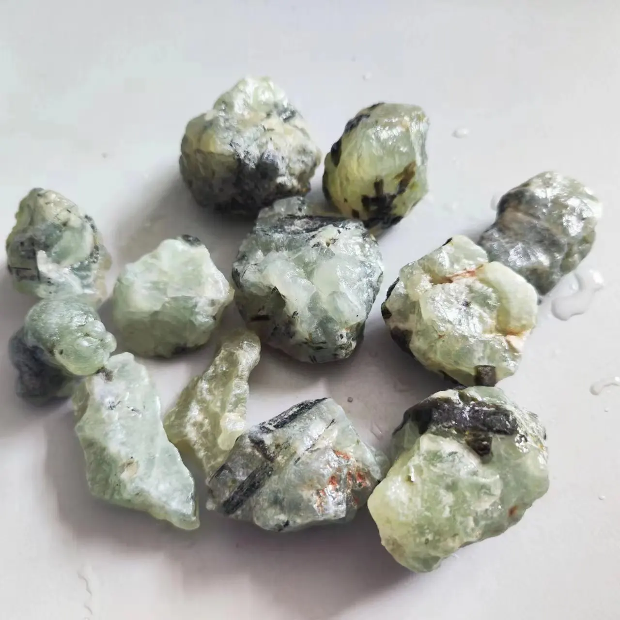 Natural Raw Prehnite GrapeStone Green Prehnite Silicate Healing Crystal Stone Minerals Home Decoration Stone Jewelry Processing