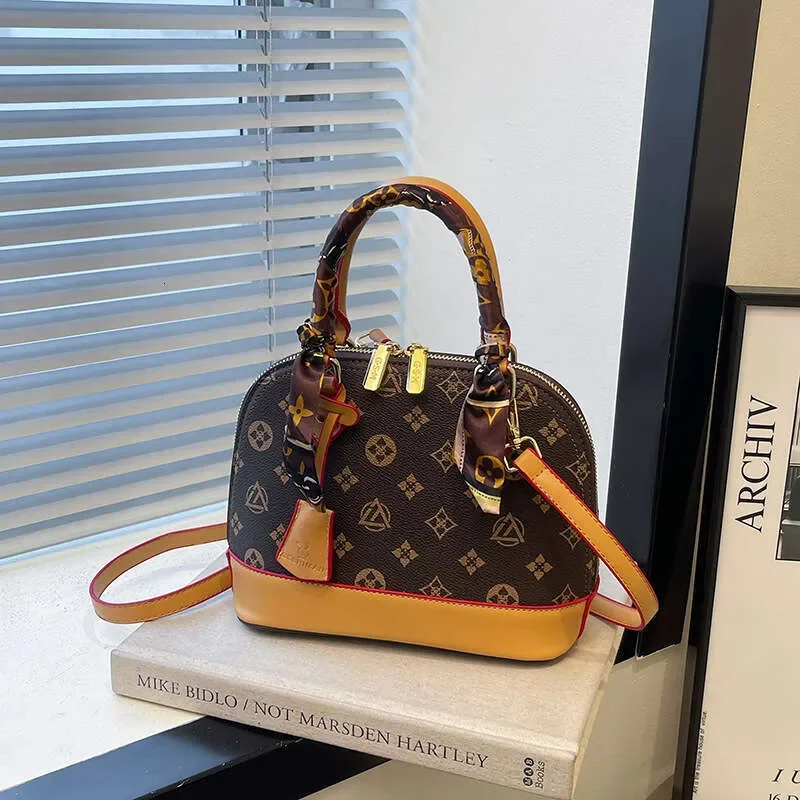 

Womens Versatile Stylish Shell Shoulder Bag 2025 New Letter Printed Shoulder Crossbody Bag Fashion Handbag