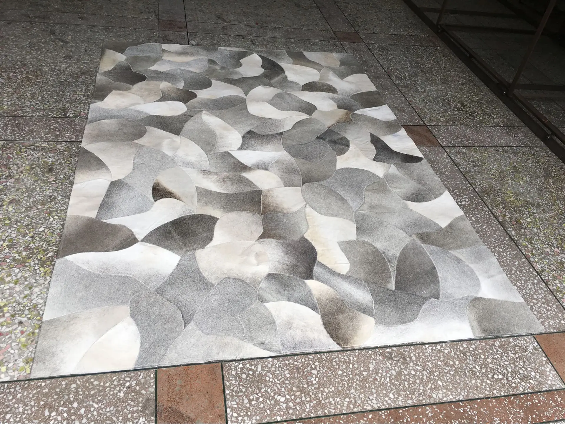 

Luxury Grey Patchwork Cowhide Rug Elephant Ear Pattern Design CR-62