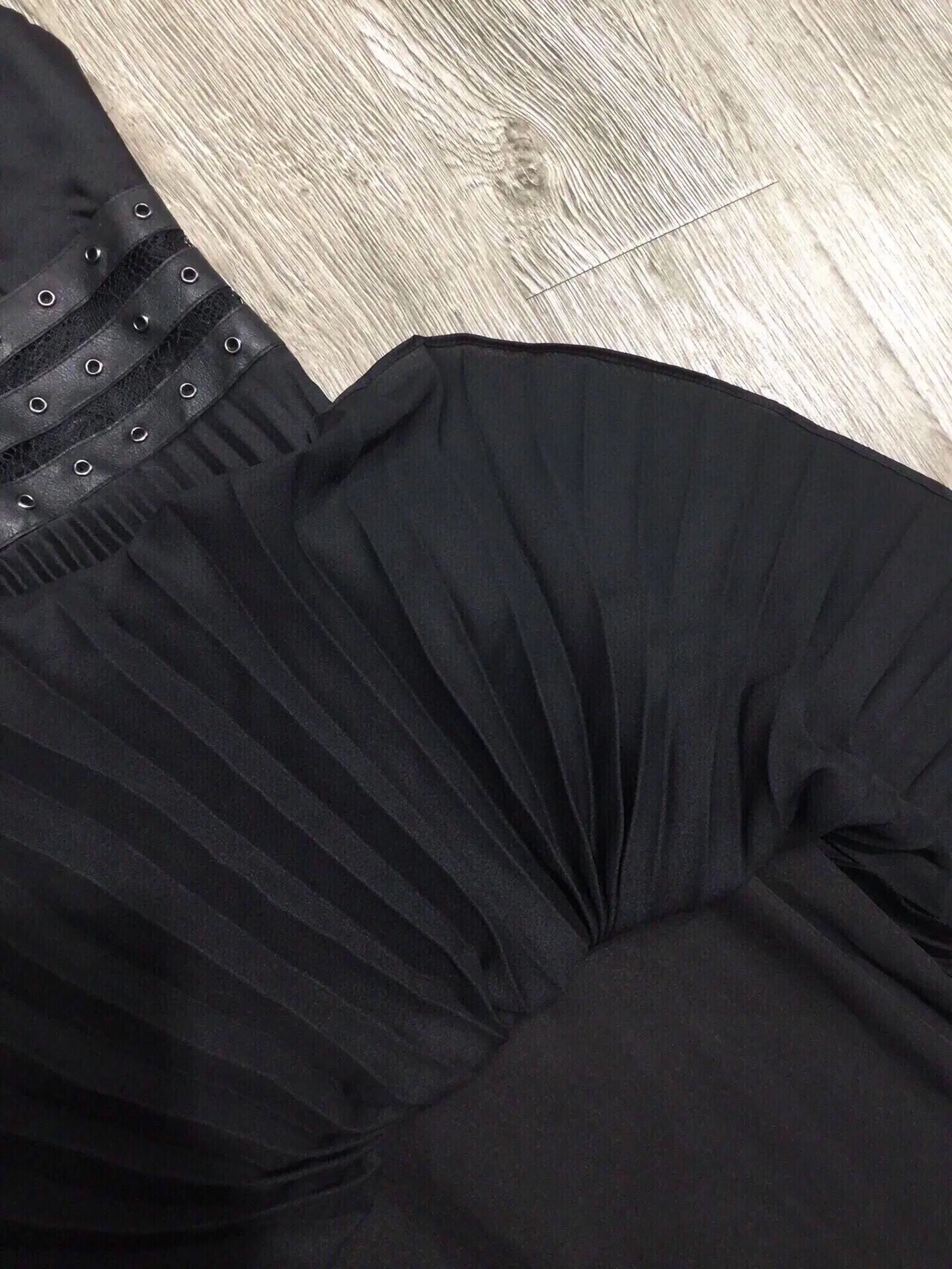 リベット装飾女性黒ベストドレスディープ V ネックハイウエストノースリーブファッションスリムミニローブ