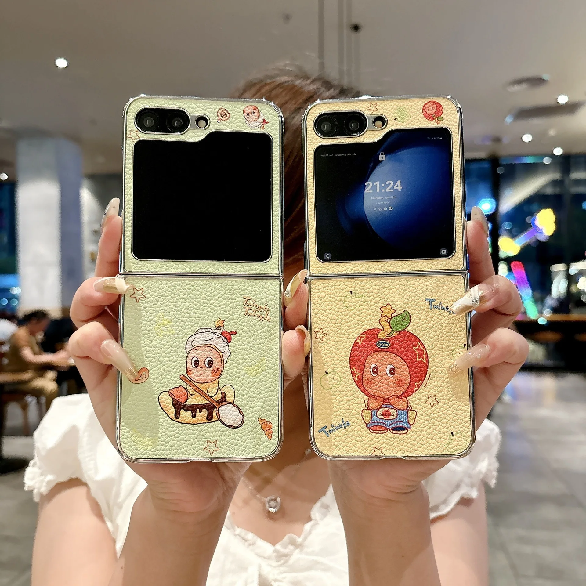 

Apple Banana Phone Case For Samsung Galaxy Z Flip 7 6 5 4 Protective Back Cover For ZFlip5 ZFlip6 ZFlip7 Case Shell