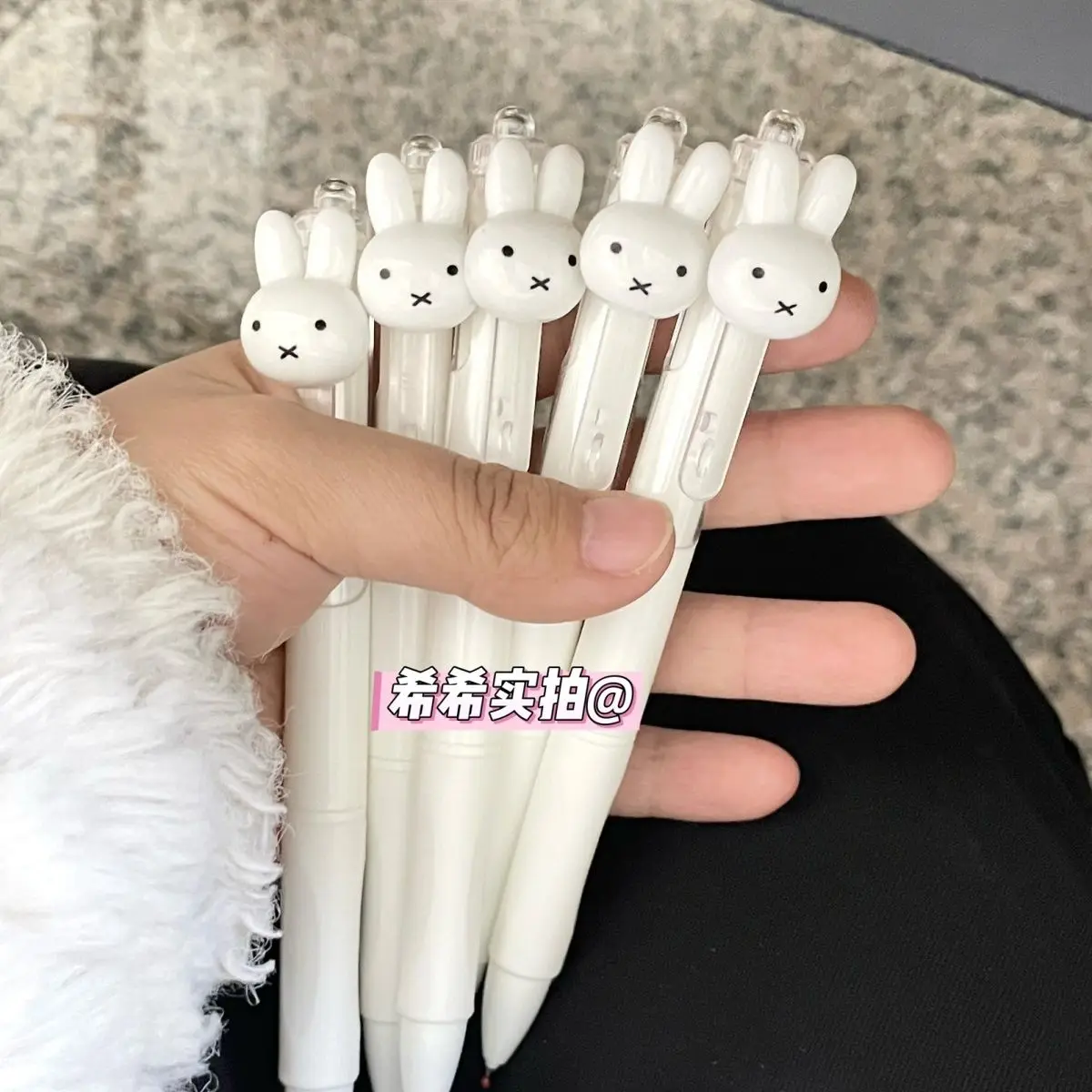 Niedlicher Miffy Einziehbarer Gelstift, ST-Spitze 0,5mm, Ästhetischer Schnelltrocknender Glatter Schreibstift zum Lernen, Großvolumiger Tintenroller – Detail 2