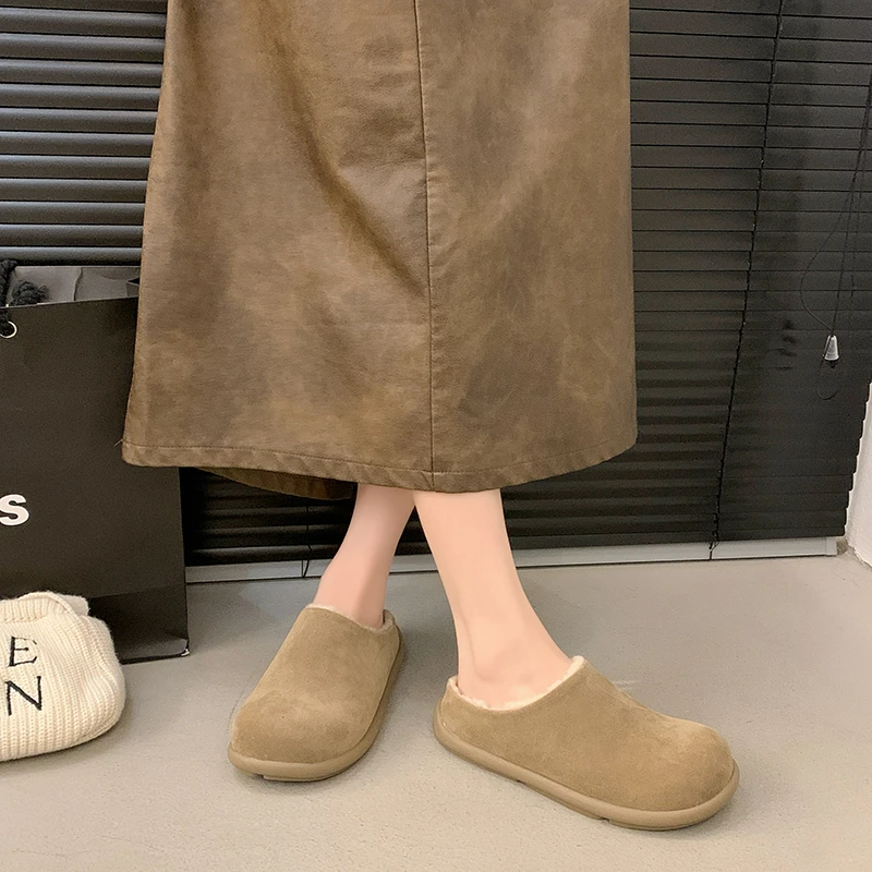 รองเท้าแตะสตรีใหม่ปิดนิ้วเท้ารอบ Toe Suede Clogs รองเท้าแตะฤดูใบไม้ร่วงใหม่ Retro สีทึบแบนด้านล่างผู้หญิงรองเท้าแตะผู้หญิง