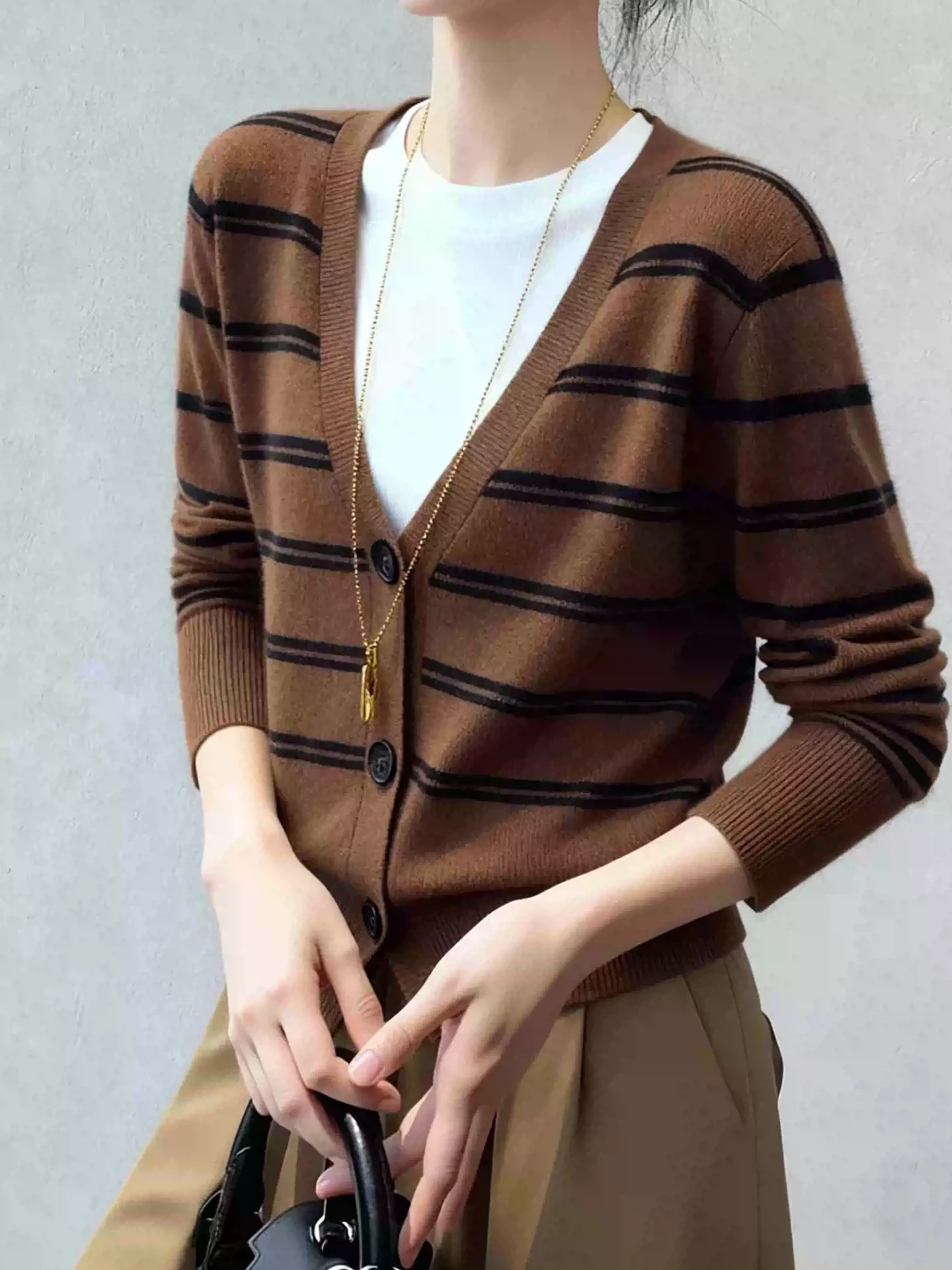 

Осенне-зимний мягкий и удобный вязаный свитер в полоску, повседневный, с длинными рукавами, женский, модный, универсальный, высокого качества, в корейском стиле.