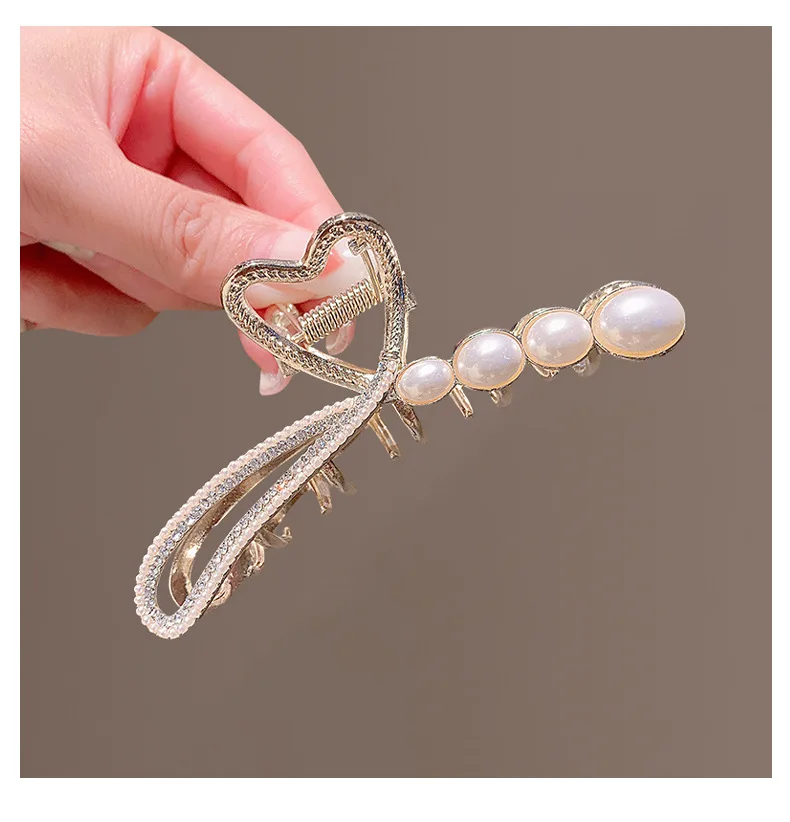 

Korean Fashion Pearl Rhinestone Hair Claw Clip Elegant Vintage Shark Hair Clip Claw Clamp Headwear Women Hair Accessories