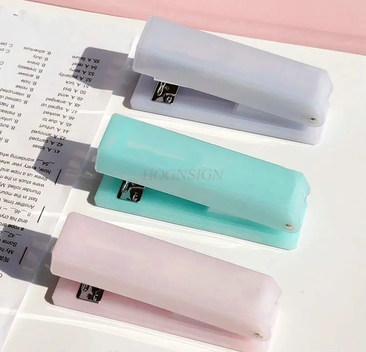 1pcs 스테이플러, 학생 사무실 문구, 휴대용 노동 절약 스테이플러, 다기능 휴대용 스테이플러