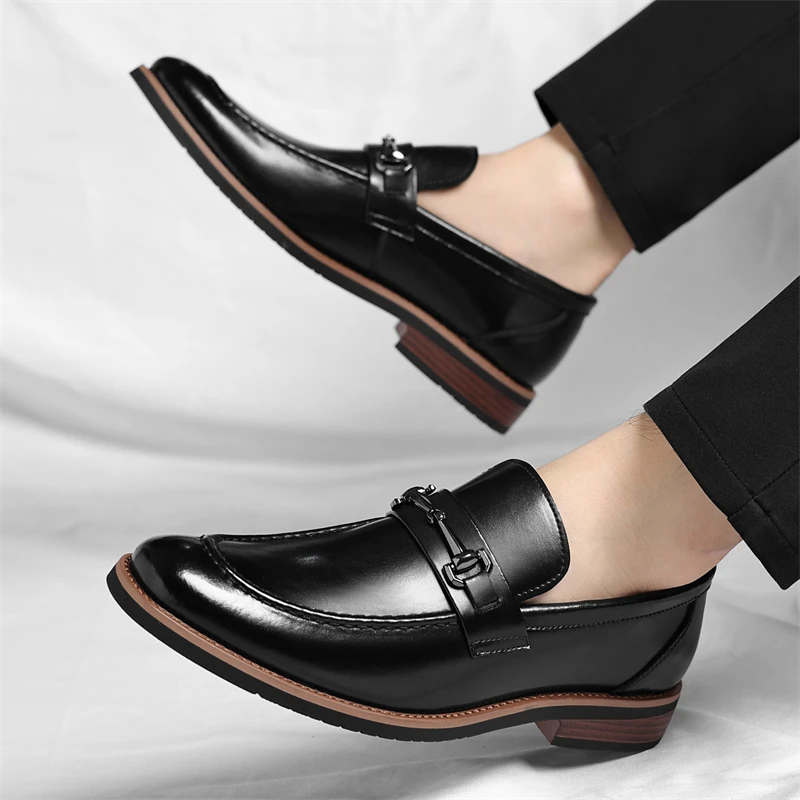 

Men Classic Leather Casual Metal Buckl Loafers Soft Comfortable Breathable Flats Lazy Shoes Men Moccasins Business Driving Shoes