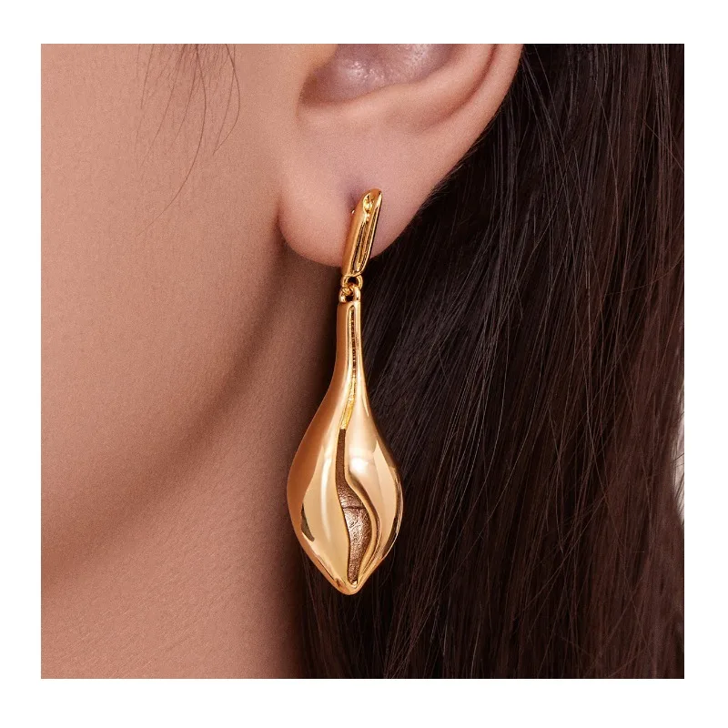 

Seattle Ocean Beach Wind Conch Pendant Earrings Copper Gold Plated Versatile Fashion Light Luxury Ears