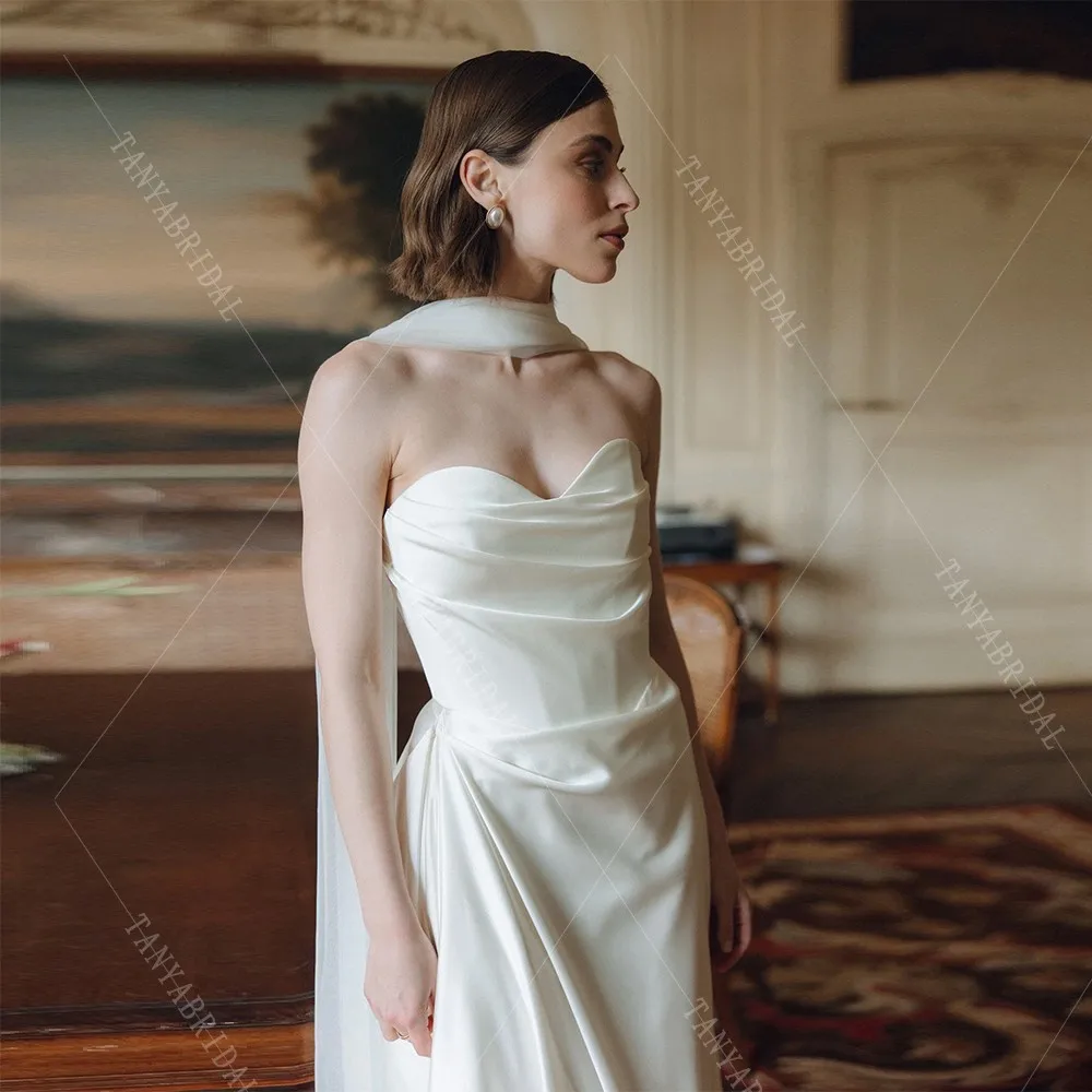 Elegante abito da sposa con scollo a cuore e sciarpa in morbido raso, linea ad A, abito da sposa con strascico, senza maniche, con lacci sul retro