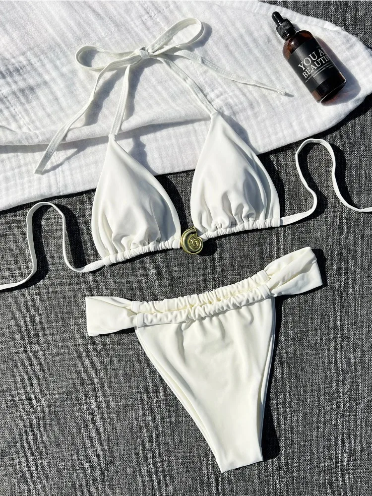 Conjunto de Bikini blanco Sexy Push Up plisado Tanga adorno de Metal brasileño traje de baño de playa 2025 nuevo conjunto de 2 piezas para traje de baño de mujer