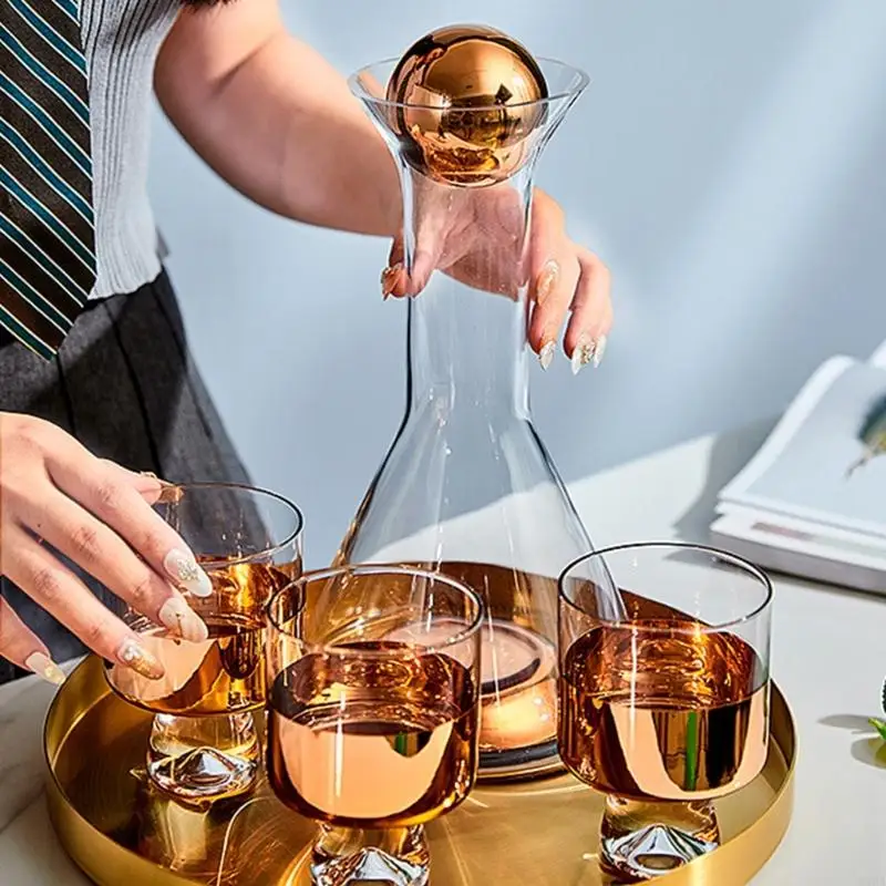 

Элегантные 1,5 -л стеклянные напитки с 2 чашками для вечеринок. Семейные собрания 87HA