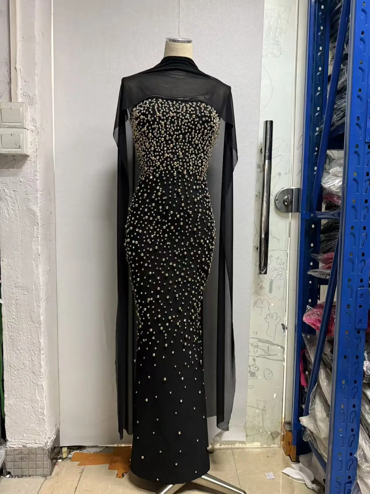Robe châle longue de luxe à perles pour femmes, élégante, tricotée, de haute qualité, à bandes noires, robe de soirée, de bal d'anniversaire, de Gala