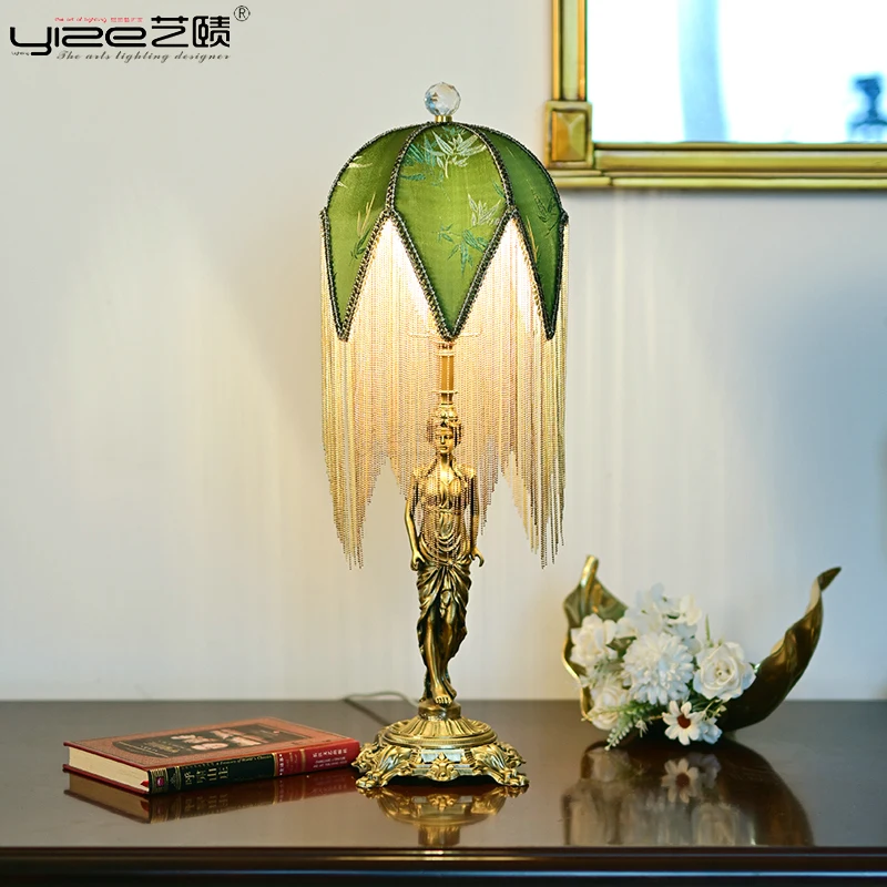 

Medieval vintage French retro all-copper table lamp high-end American living room Republic of China decorative bedroom bedside l