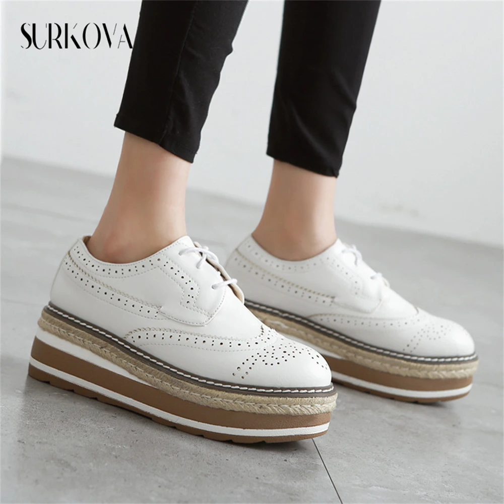 Round Toe Platform Women Brogues Sewing Thread Hollow Craft Designer Women's Shoes All-Match Heightening New Style Casual Shoes