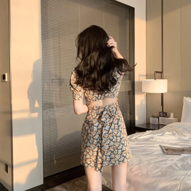 

Sweet Floral Halter Neck Dress Women's Summer Tea Break Gentle Wind Waist Cinching Bubble Sleeve Short Dress