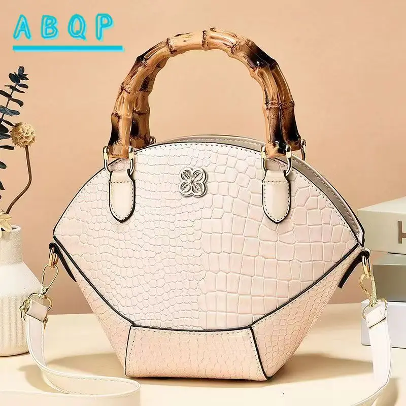 

Stylish Women Embossed Handbag Detachable Shoulder Bags Woven Handle Casual Occasions Sophisticated Style Polyester Lining