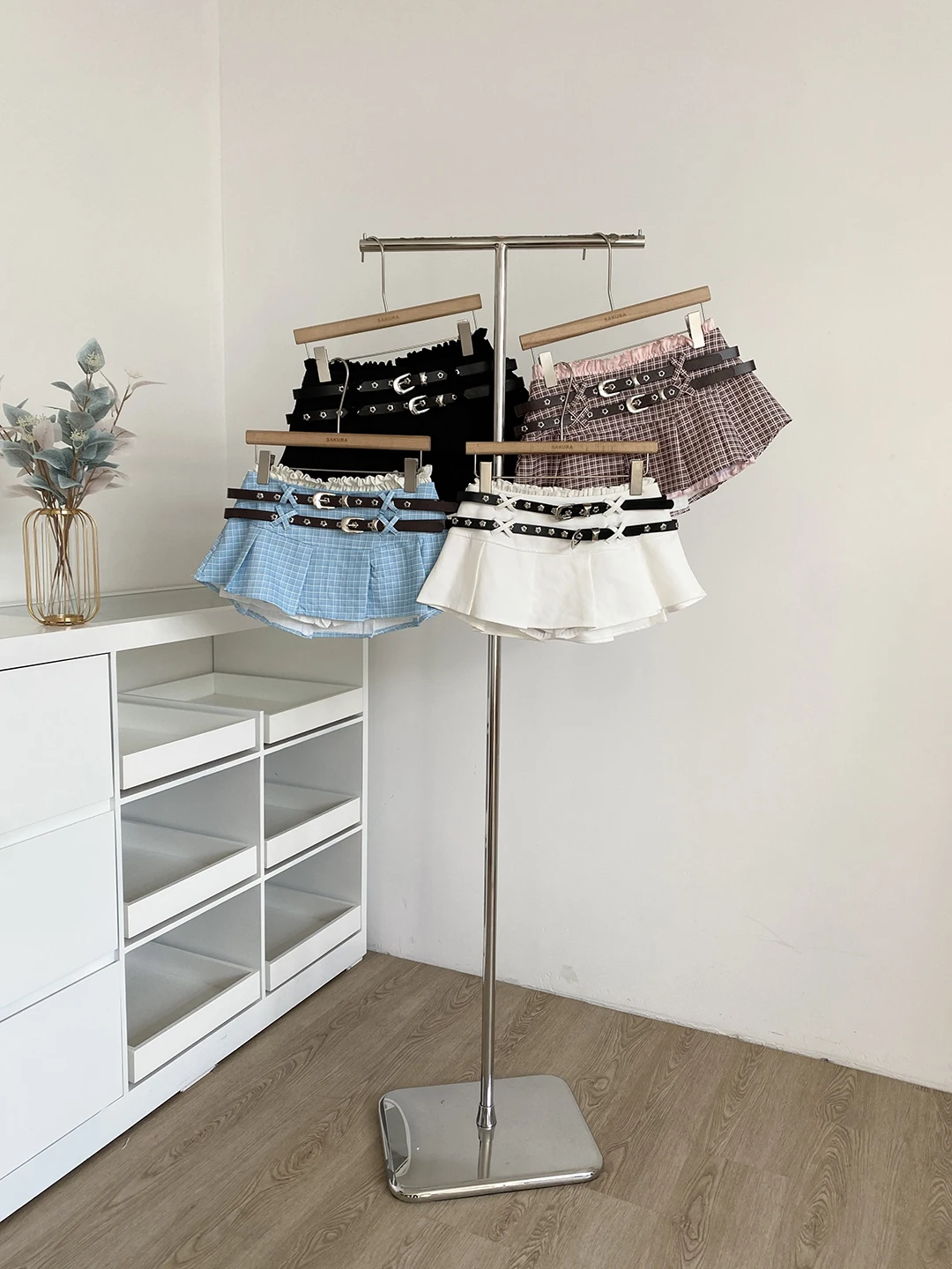 

Американская клетчатая юбка в стиле ретро для женщин, весна 2026, с низкой талией, утягивающая, не просвечивающая, А-силуэт, с поясом, из полиэстера