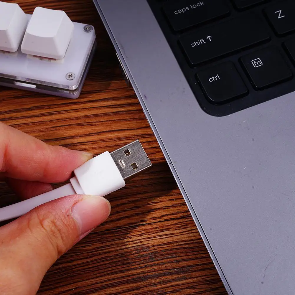 لوحة مفاتيح صغيرة مخصصة OSU USB سلكية بيضاء قابلة للبرمجة لوحة مفاتيح ميكانيكية ماكرو للألعاب تعمل لتقوم بها بنفسك Macropad S3G4
