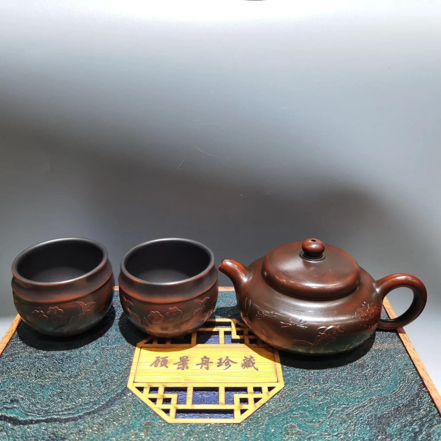 

5"Chinese Yixing Purple Clay Pot Fish Pattern Teapot Kettle Teapot Pot Tea Maker Glass A Set Office Ornaments