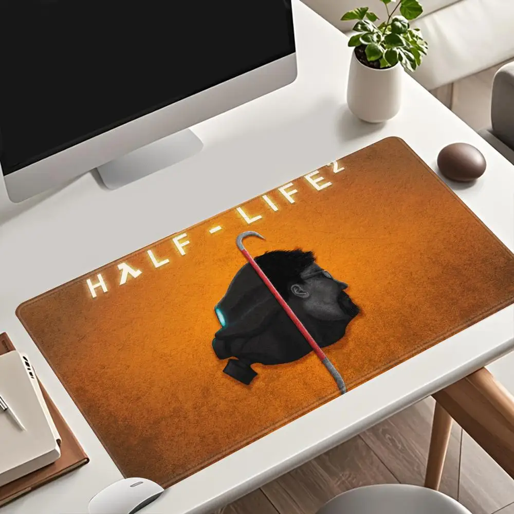 

alf Life Mousepad Gamer Desk Table Game Office Work Mouse Pad Xxl Non-slip Laptop Pc Desk Accessories Gamer Rug Table Mat