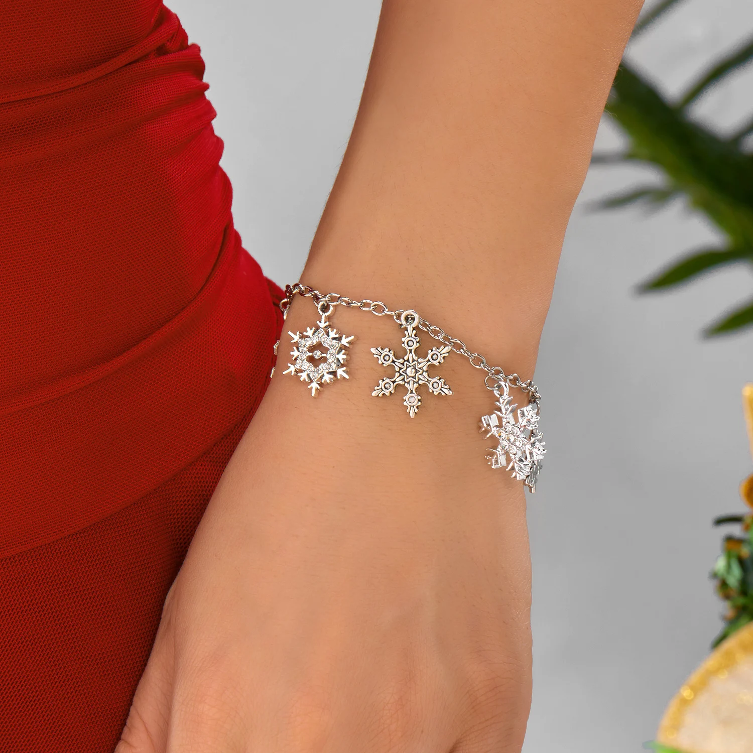 Christmas Snowflake Bells Pendant Bracelet for Women Fashion Santa Claus Snowman Star Wrist Chain Xmas Holiday Party Jewelry