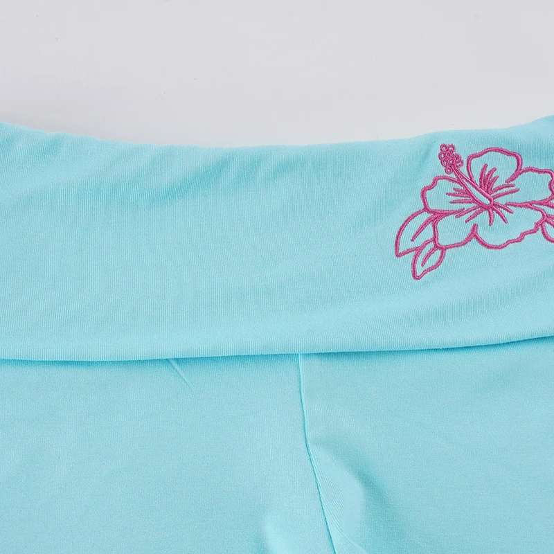 SUCHCUTE Vintage Y2K Blaue Damen-Shorts mit niedriger Taille und gefalteter Taille, kurze, schmale Shorts mit rosa Blumenmuster, Sommer-Strand-Freizeitshorts, sexy und schick – Detail 6