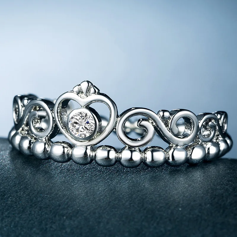 Huitan Eternity Frauen Krone Ringe für Verlobung Hochzeit Aushöhlen Design Ästhetische Vorschlag Ringe Exquisite Weibliche Schmuck Heißer