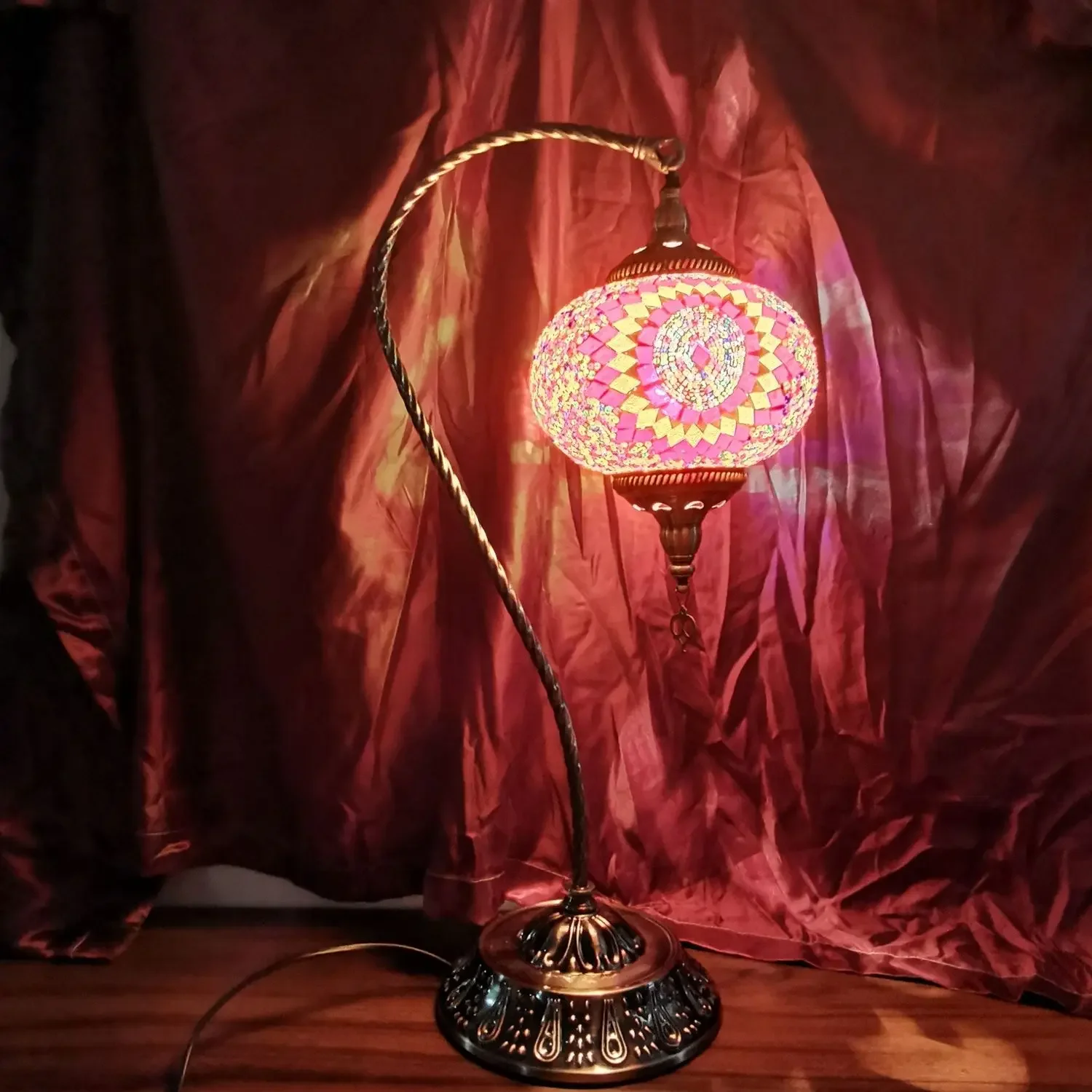 

Средиземноморская ретро красочная стеклянная настольная лампа ручной работы для спальни, гостиной, бара