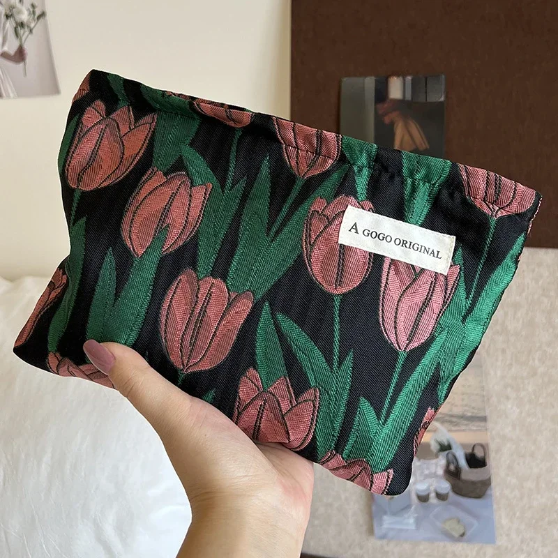 Travel Daily Toiletries Bag Skincare Storage Case Organizer Pouch Fashion Retro Tulip Embroidery Cosmetic Bag Makeup Bag Beauty