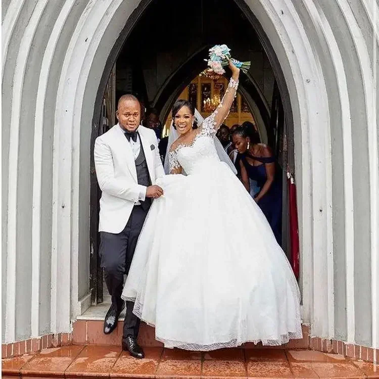 تخصيص الدانتيل يزين Ballgown فساتين الزفاف Vestidos De Casame سويب تراين الوهم كم طويل بالإضافة إلى حجم فستان زفاف