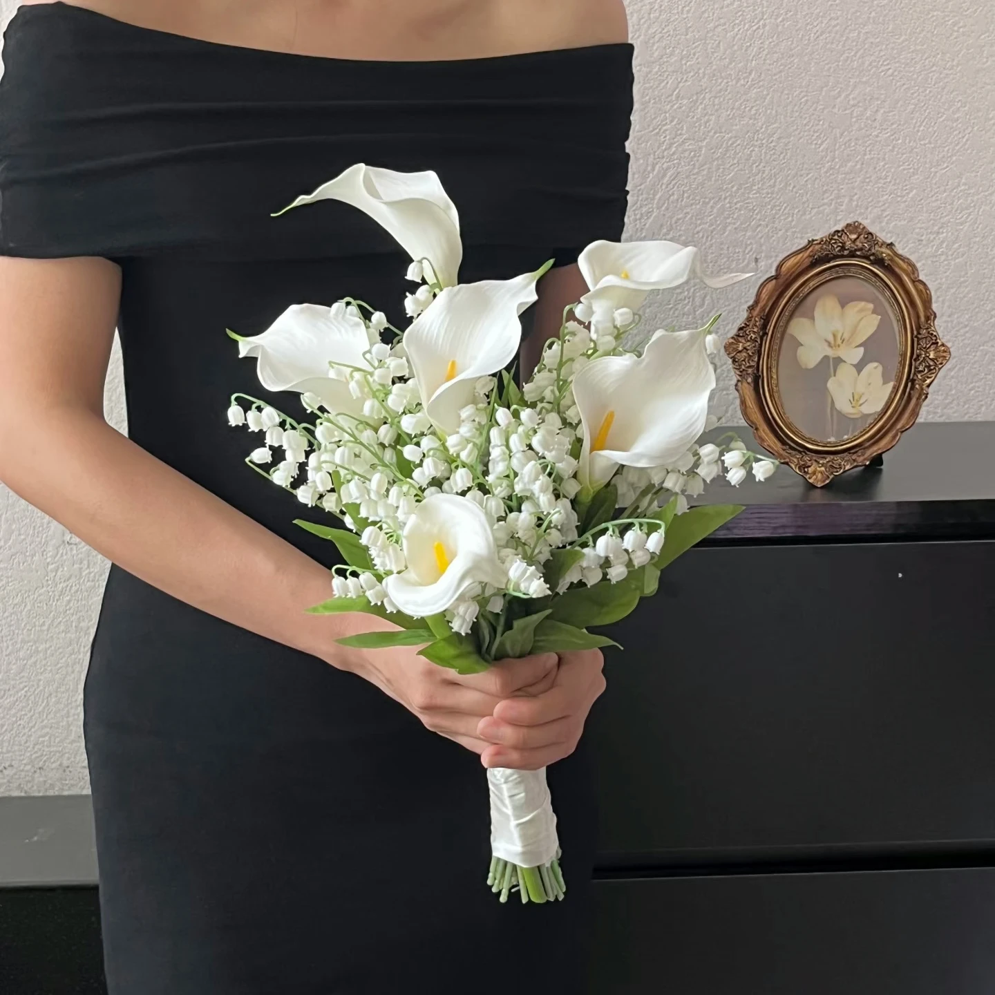 

Букет цветов Лилия Свадебный цветок Свадебный цветок Свадебный реквизит для фотосессии Невеста в руках Цветок Свадебный букет для фотографии Свадебный Fisk다발